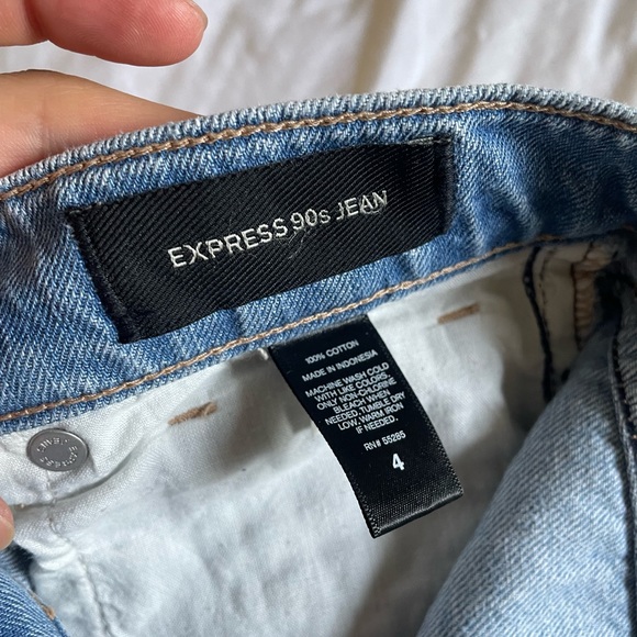 Express light wash mid-high rise cropped ripped jeans - Picture 11 of 12